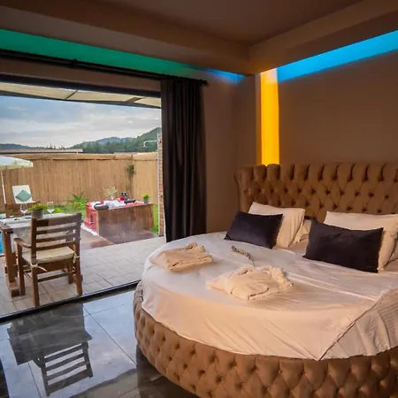 Honey 4 Hotel